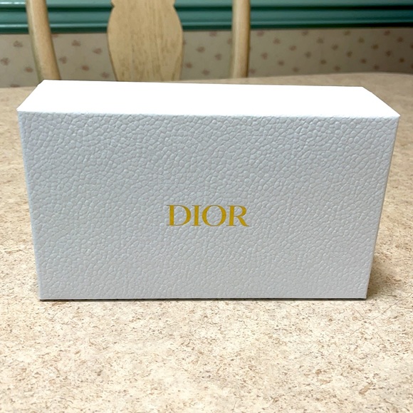 EMPTY LARGE WHITE CHRISTIAN DIOR GIFT BOX - Picture 2 of 6